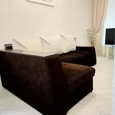 Aleksandrovskiy Apartment *